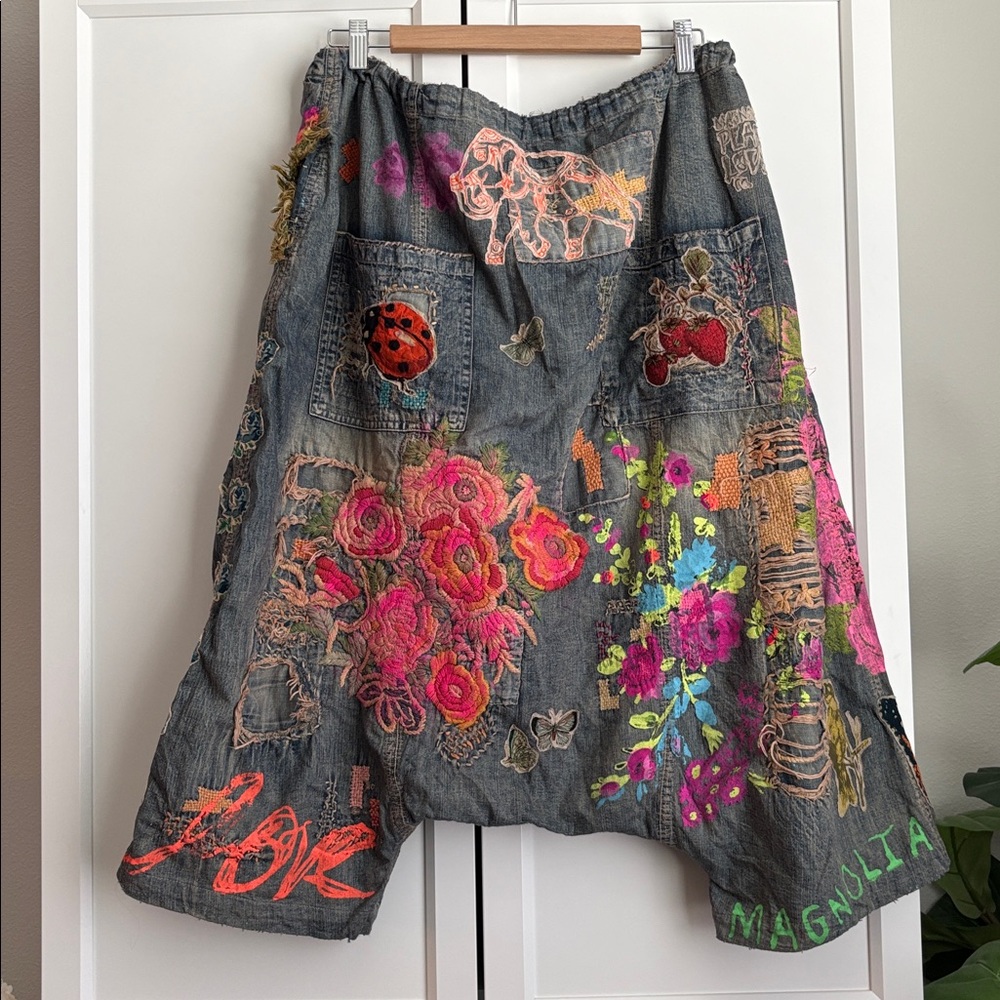 NWT Magnolia Pearl Embroidered Art Graphic Frankie Denims, OS - Picture 12 of 15